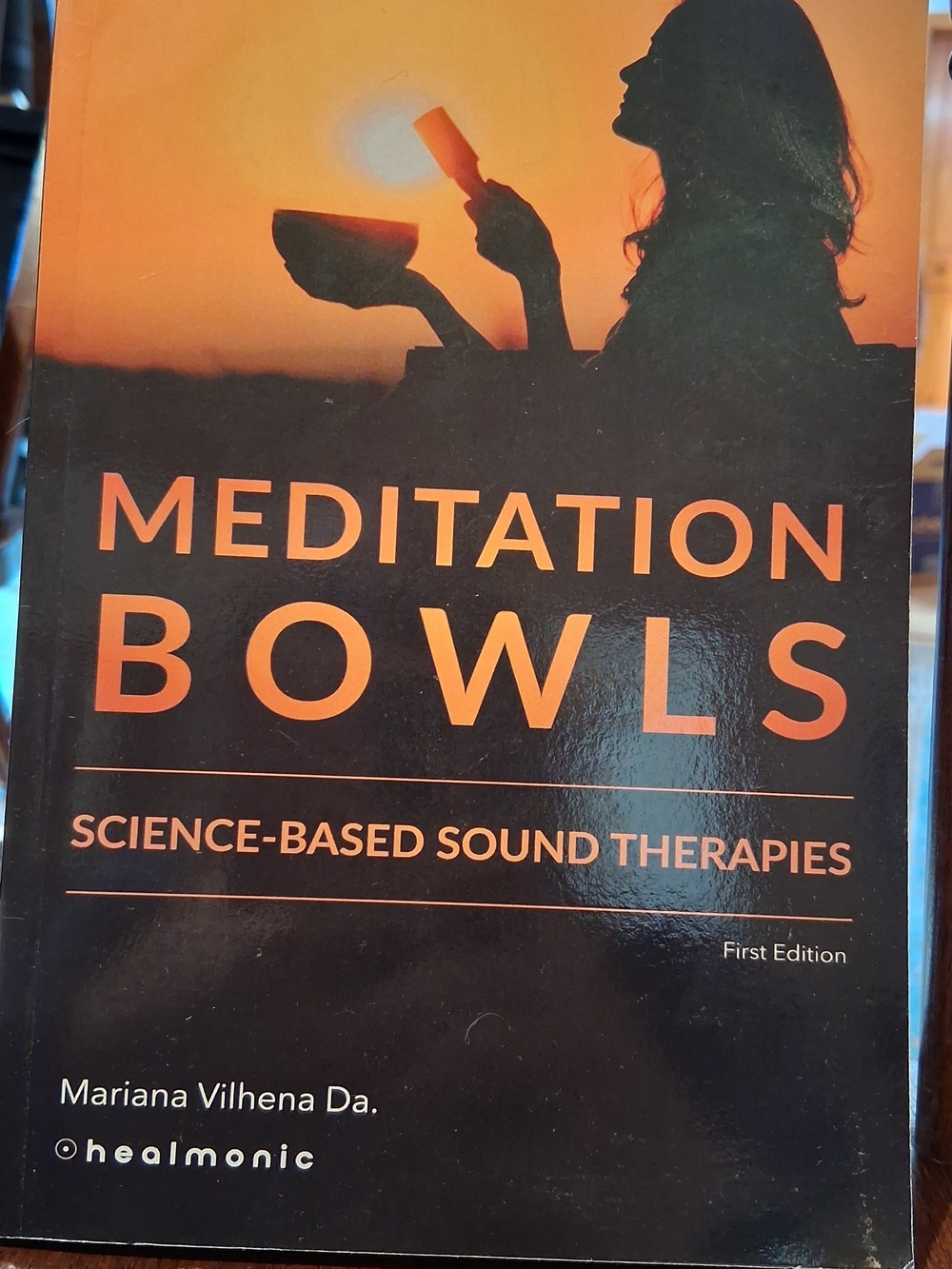 Meditation Bowls: Science-Based Sound Therapies - Black/Orange